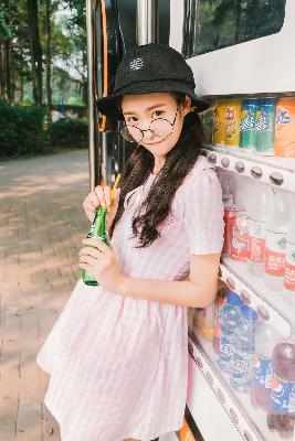 他的巨物撑开她的花缝的导演是谁